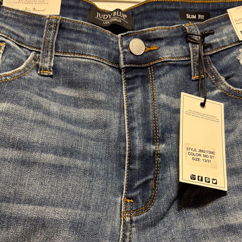 Judy Blue Medium Wash Distressed Cropped Jeans - Picture 9 of 16